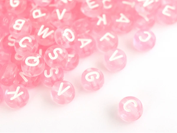 200 Perles Rondes En Plastique Transparent - Lettres Alphabet - Rose Pâle - 7 Mm