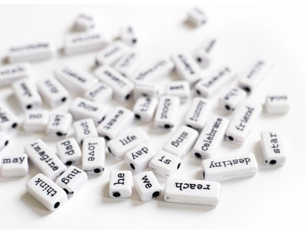 50 Perles En Plastique - Mots - Noir Et Blanc – Image 5