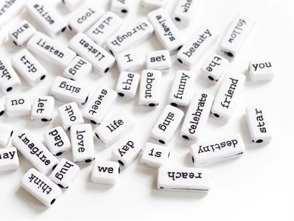 50 Perles En Plastique - Mots - Noir Et Blanc – Image 7